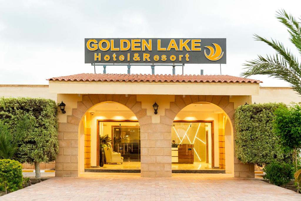 GOLDEN LAKE MARINA HOTEL